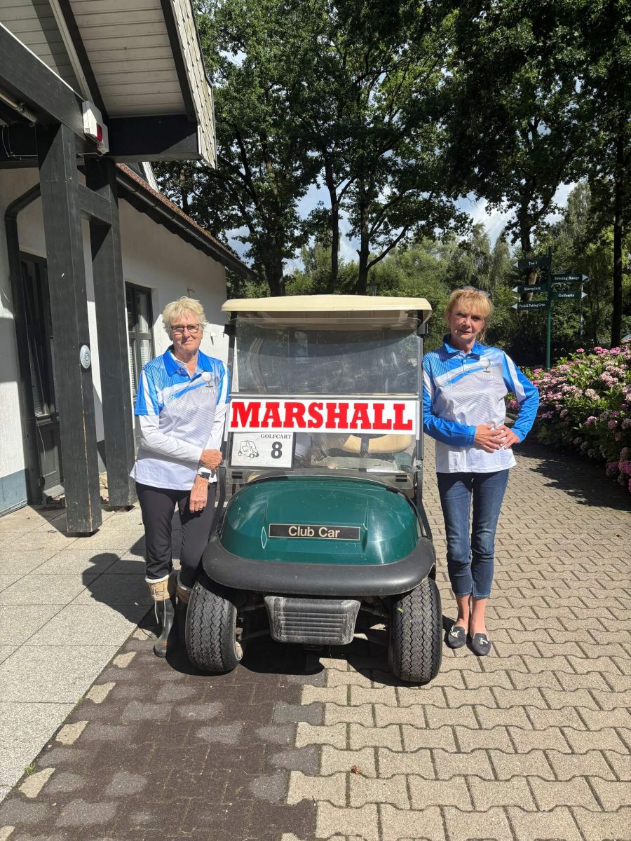 Marshalls Cornelia Kuhnert und Christiane Greis vom Golfclub Isernhagen